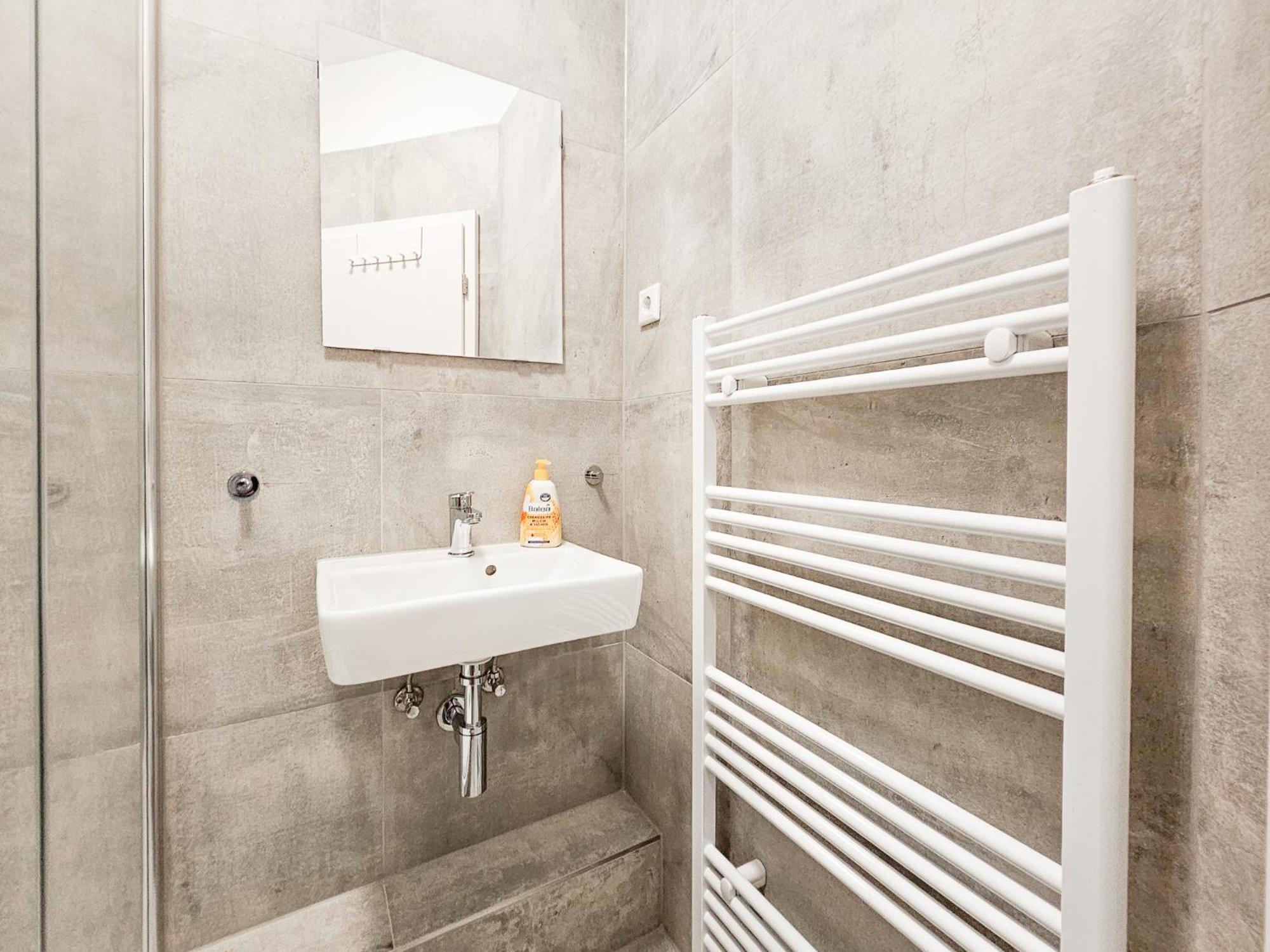 Raj Living - Studio Wohnungen - 15 Min Zur Messe Dus Düsseldorf Exterior foto